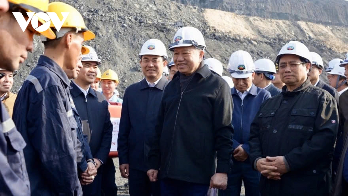 Party chief To Lam pays pre-Tet visit to coal miners in Quang Ninh